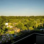 Doppelhaus- Villa Leipzig Schleussig , Moderner Altbau Apartment Dachetage Mit 2 Schlafzimmern Und Separatem Zusatzzimmer , Parkplatz - Balkon - Kamin - Eicheparkett - Arbeitsplatz