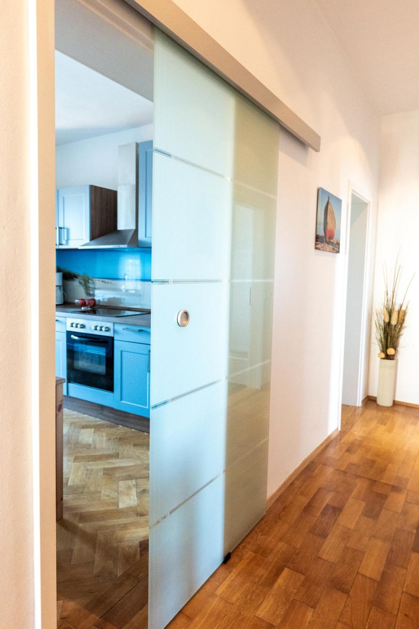 Apartment Doppelhaus- Schleussig , Moderner Altbau Dachetage Mit 2 Schlafzimmern Und Separatem Zusatzzimmer , Parkplatz - Balkon - Kamin - Eicheparkett - Arbeitsplatz