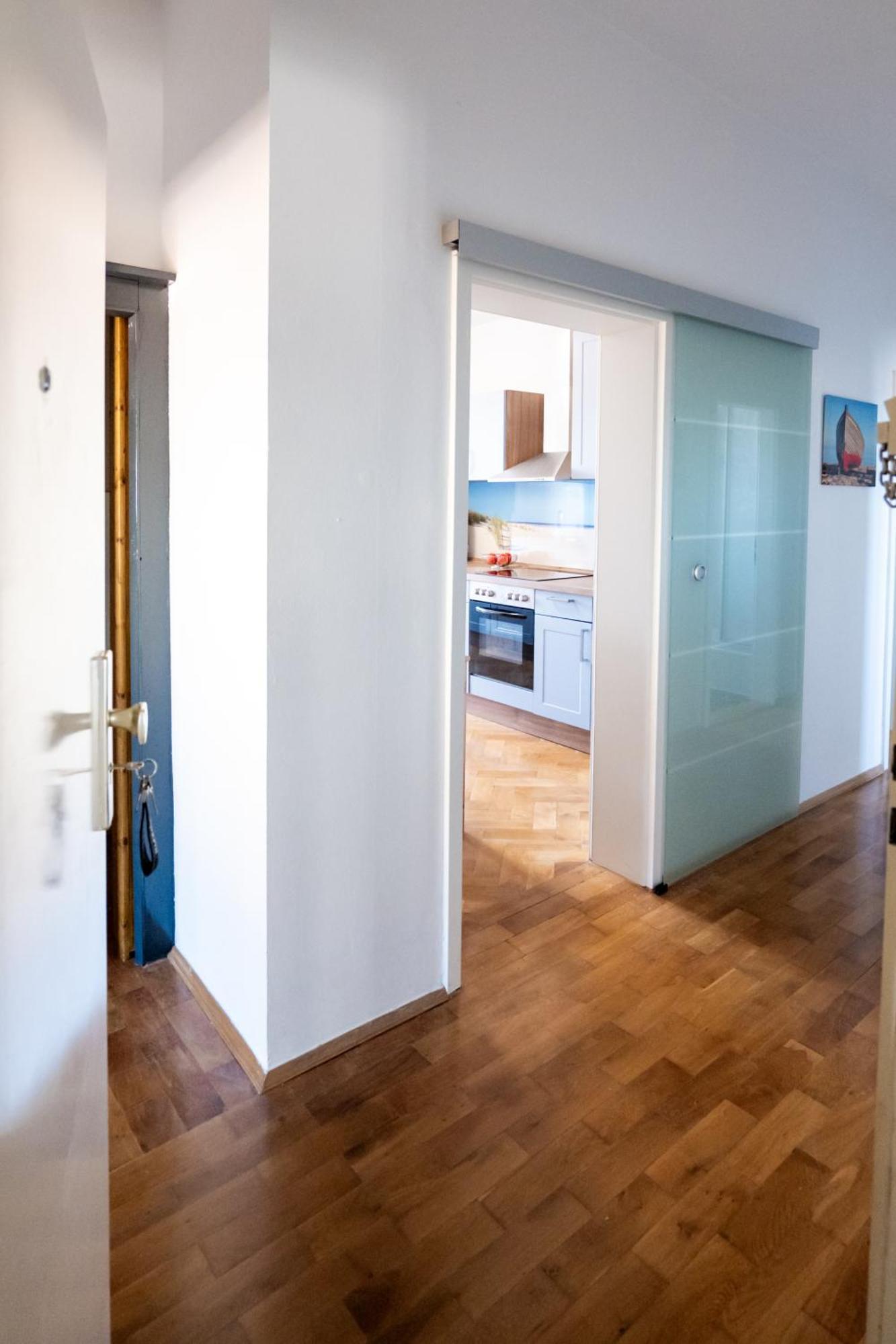 Doppelhaus- Schleussig , Moderner Altbau Dachetage Mit 2 Schlafzimmern Und Separatem Zusatzzimmer , Parkplatz - Balkon - Kamin - Eicheparkett - Arbeitsplatz Leipzig